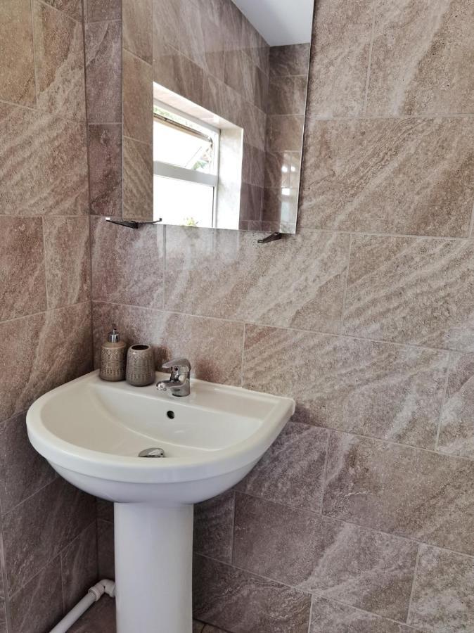Perry Road, Beautiful Large House Available For Guests And Contractors Parking Wifi Villa Nottingham Buitenkant foto