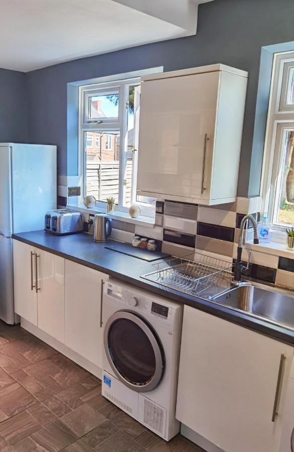 Perry Road, Beautiful Large House Available For Guests And Contractors Parking Wifi Villa Nottingham Buitenkant foto